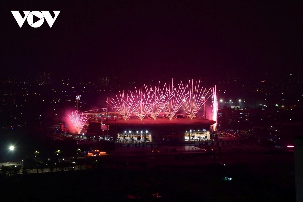 fireworks light up hanoi sky to celebrate national party congress success picture 2