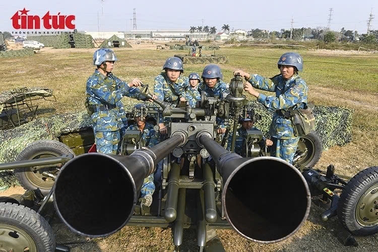 hanoi s air defence forces maintain 24 7 readiness for party congress picture 2
