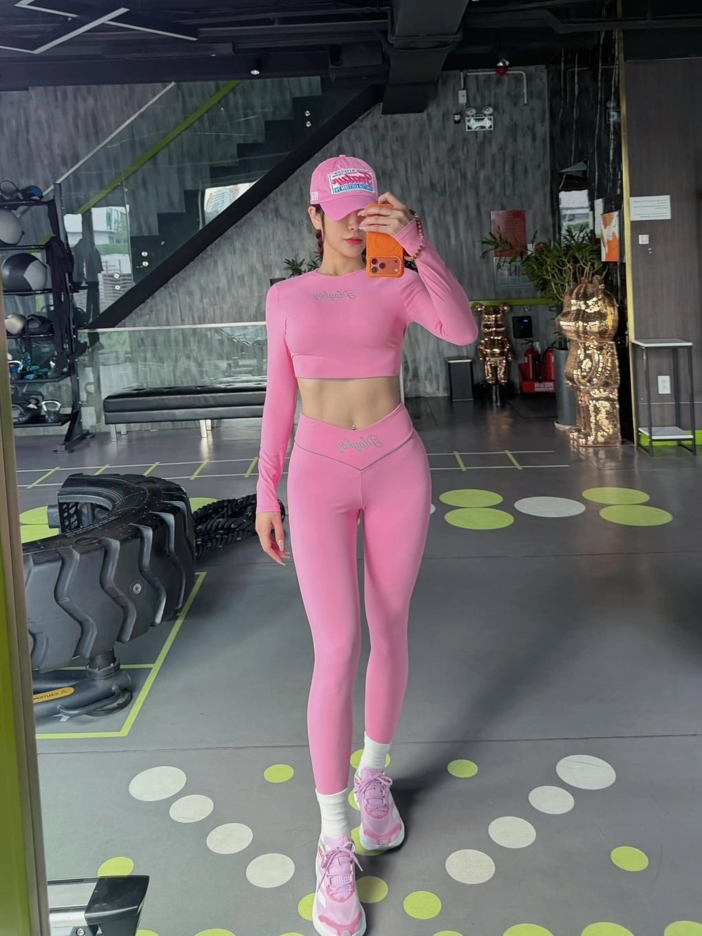 sao viet 10 1 hoa hau Do thi ha rang ro sau lay chong hinh anh 2