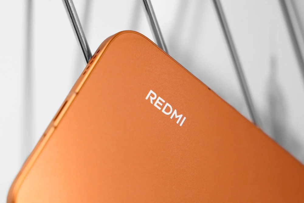 redmi he lo smartphone quai vat pin , voc dang dam chat iphone 17 hinh anh 2