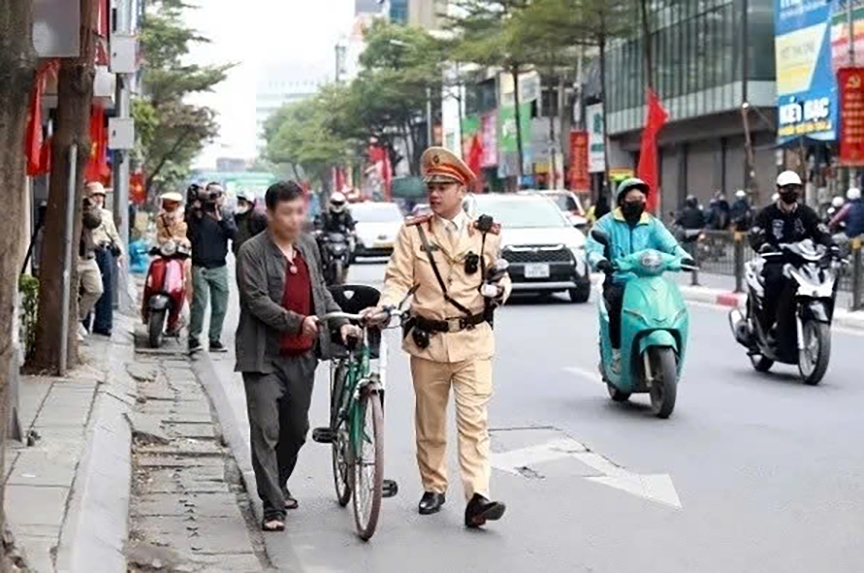 traffic police crack down on drink-driving during new year holiday picture 3