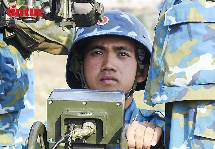 hanoi s air defence forces maintain 24 7 readiness for party congress picture 3