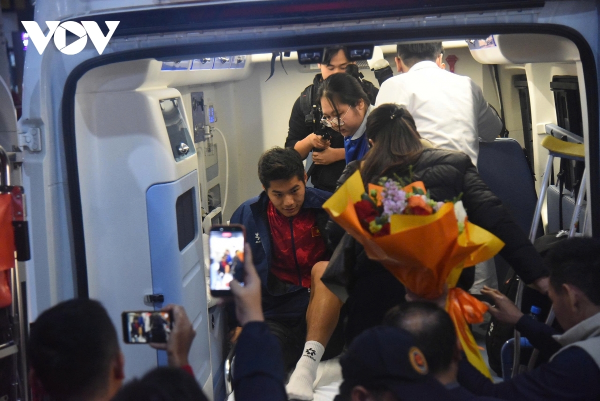 vietnam u23 welcomed home by fans after asian cup campaign picture 4