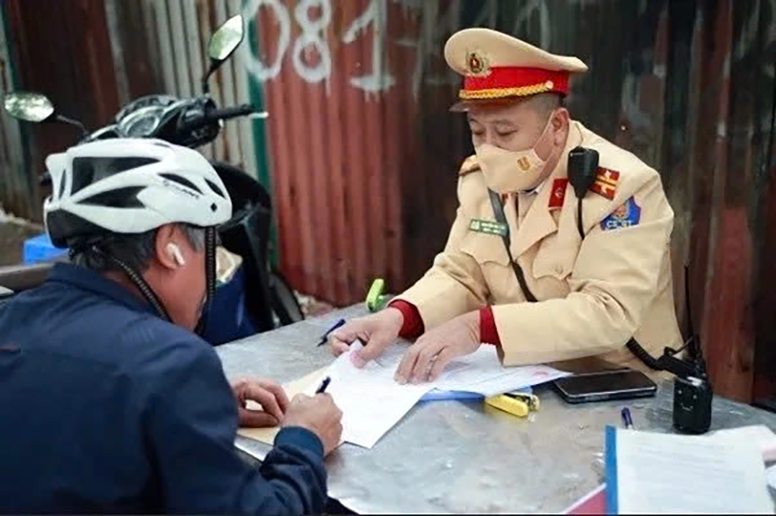 traffic police crack down on drink-driving during new year holiday picture 5