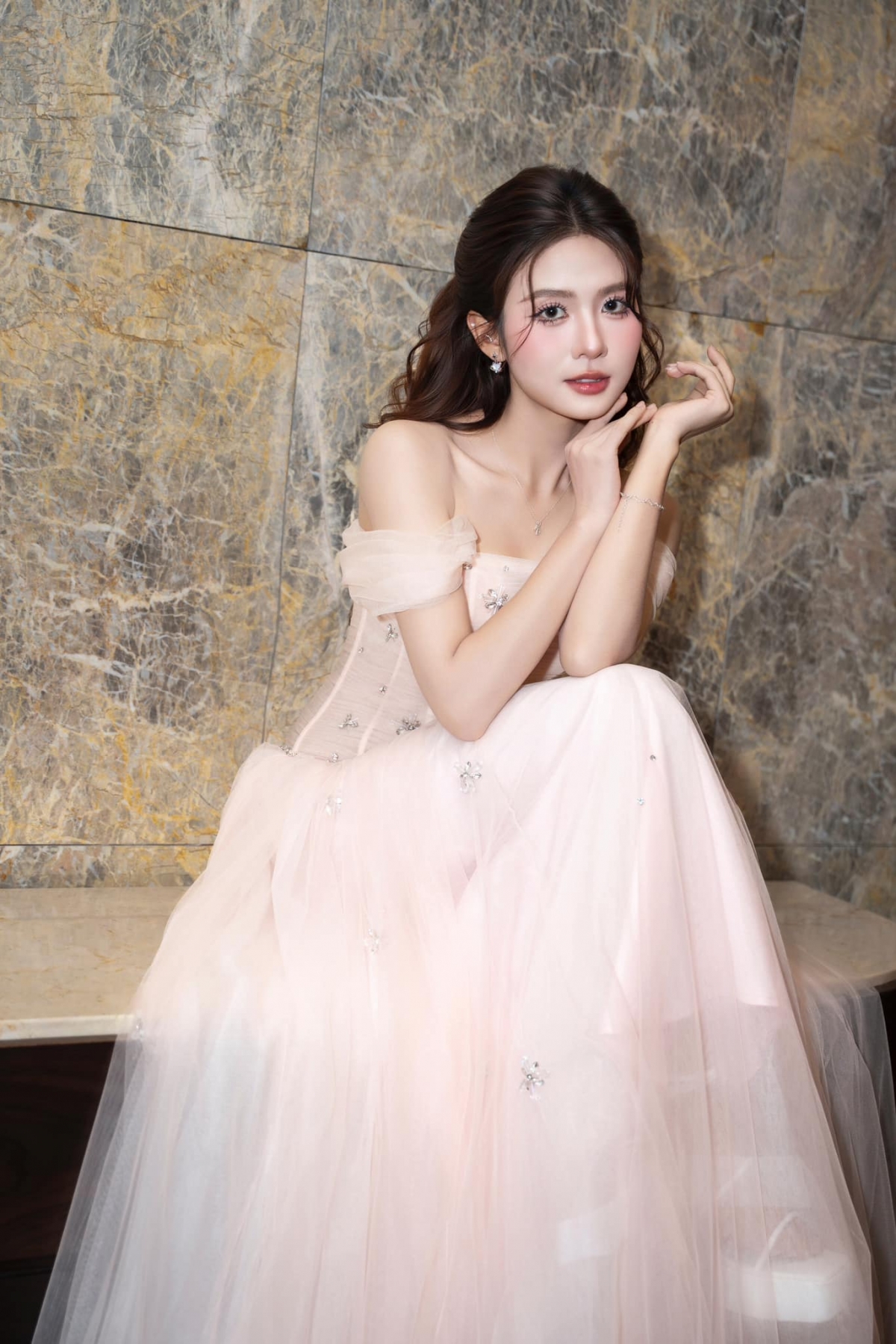 nhan sac nu dien vien dong cung luc 2 phim gio vang vtv hinh anh 3