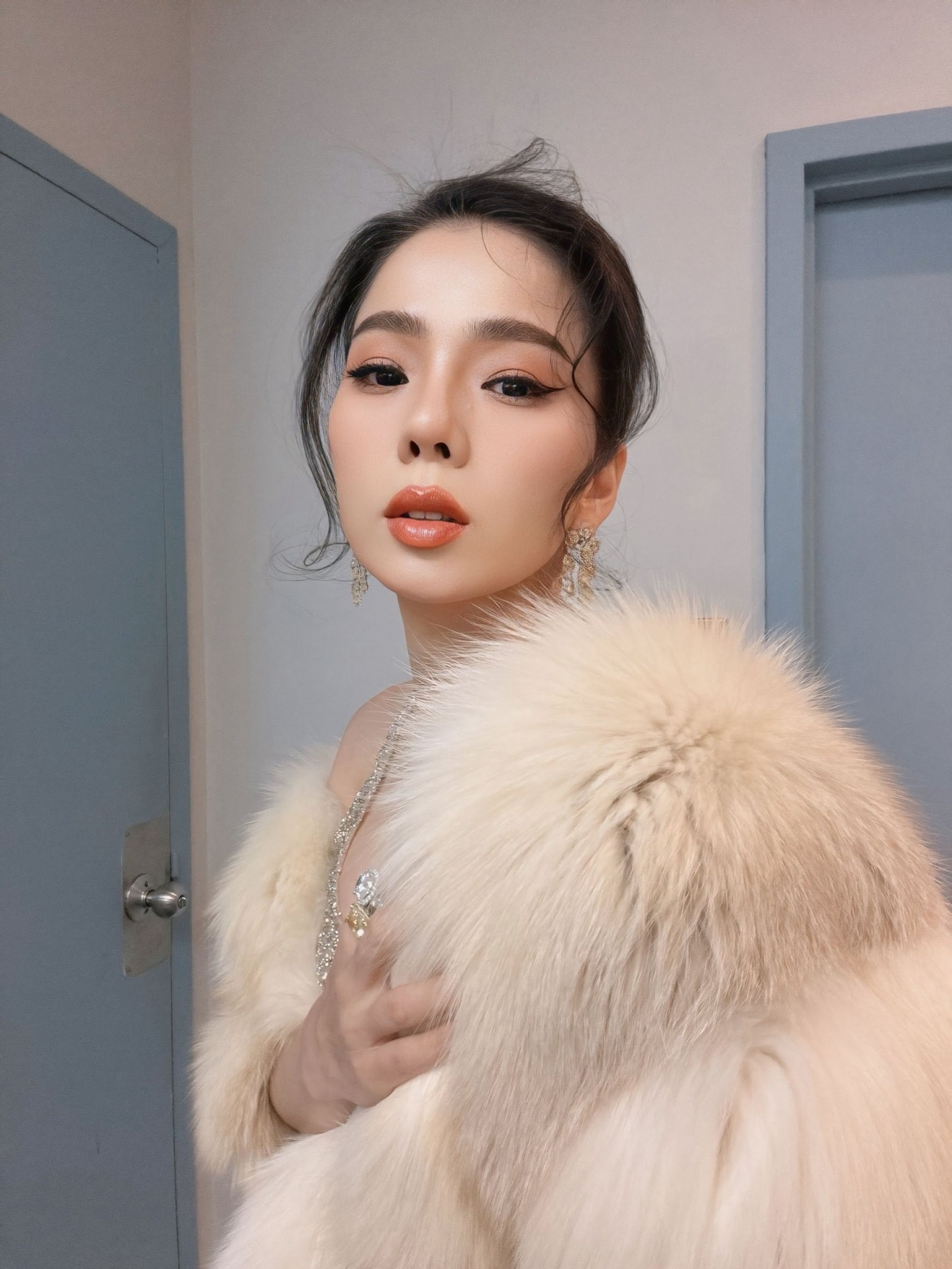 sao viet 12 1 le quyen len tieng phan tran sau loat binh luan tho tuc hinh anh 1