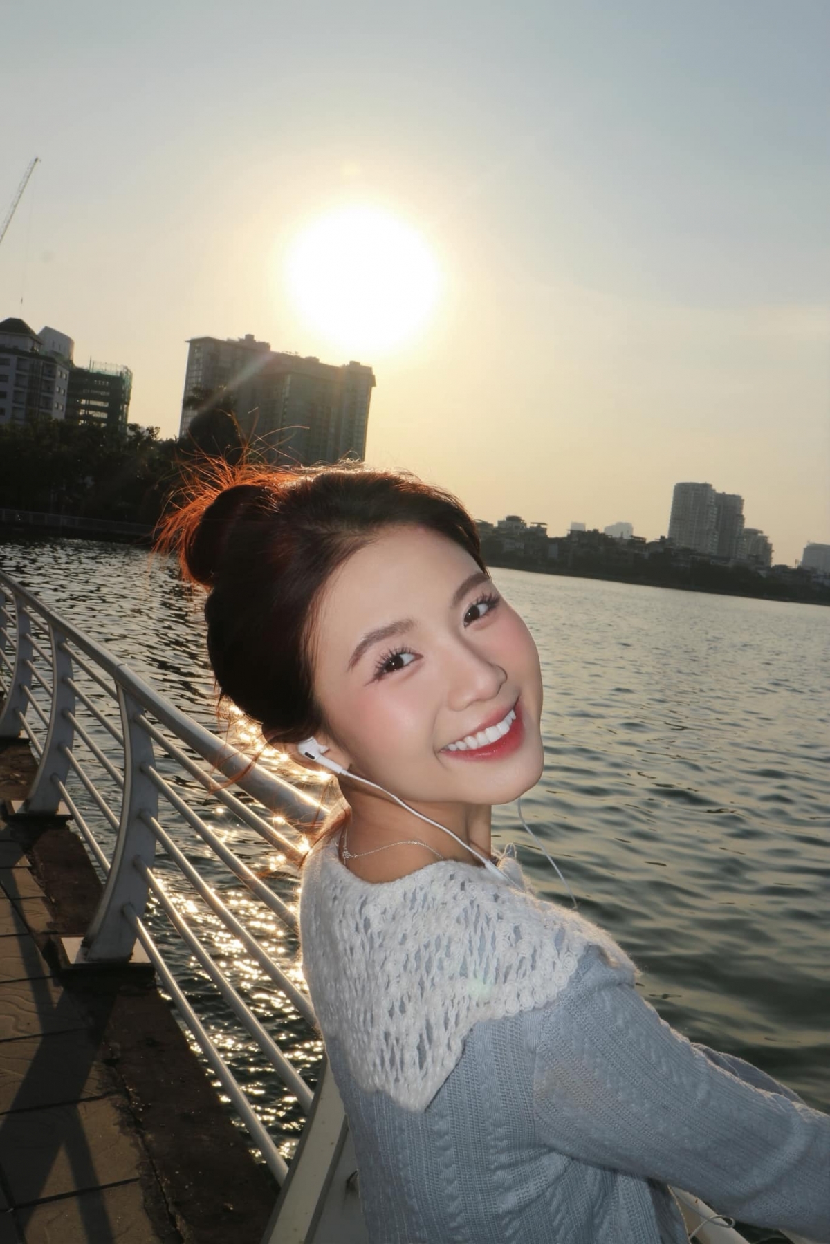 nhan sac nu dien vien dong cung luc 2 phim gio vang vtv hinh anh 5