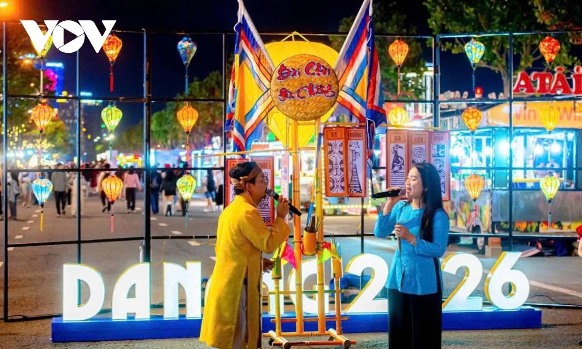 crowds fill vietnamese streets to ring in new year 2026 picture 6