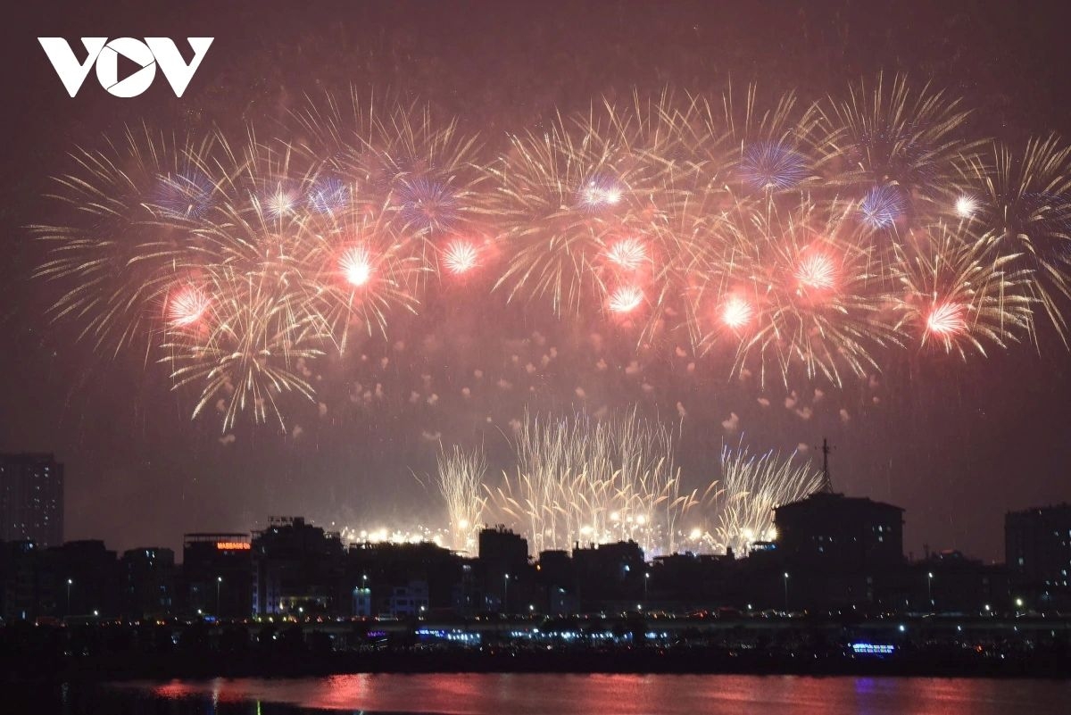 fireworks light up hanoi sky to celebrate national party congress success picture 6