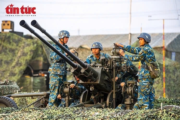 hanoi s air defence forces maintain 24 7 readiness for party congress picture 6