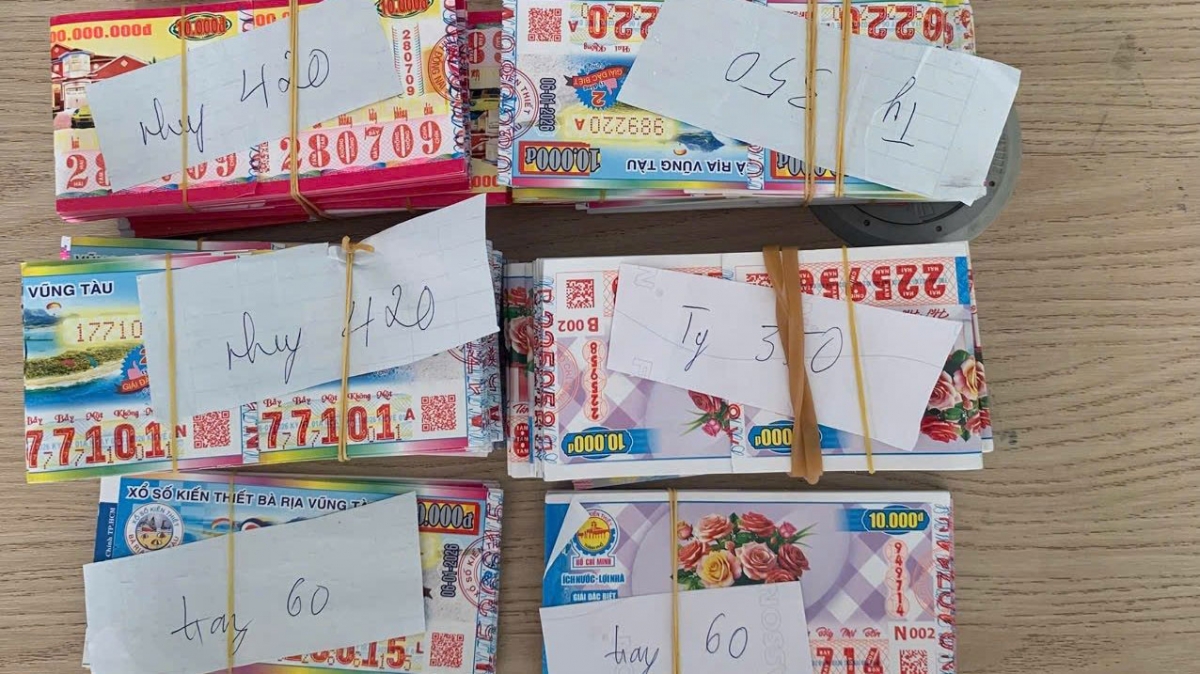 nhat duoc 2.140 to ve so, cu ong 60 tuoi o Dong nai tim nguoi tra lai hinh anh 1