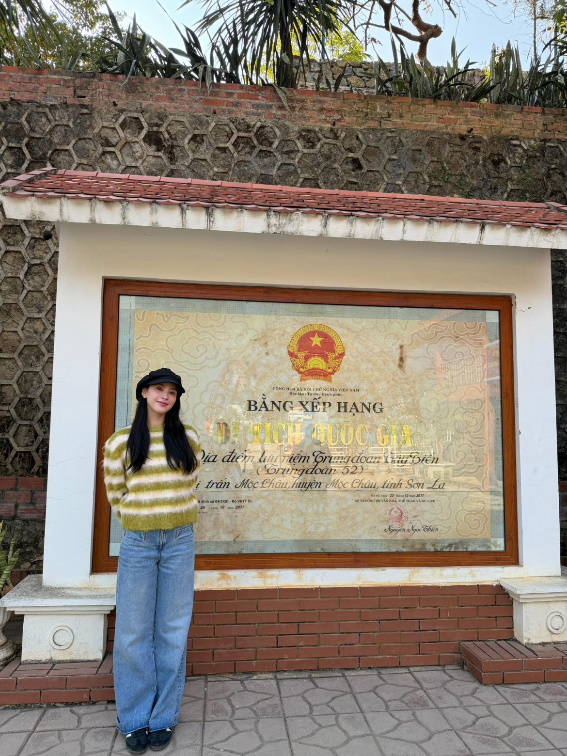 sao viet 17 1 Doan minh tai va ba xa huong tuan trang mat o thuong hai hinh anh 6