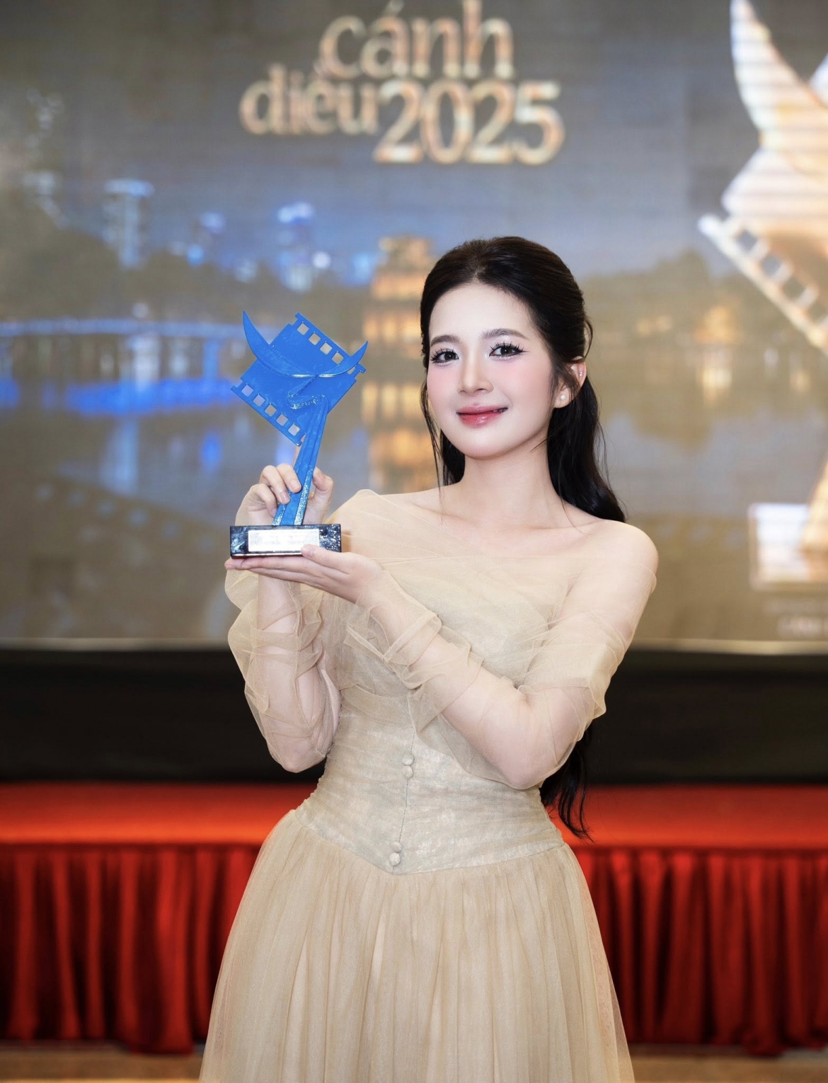 sac voc nguoi dep gianh giai dien vien trien vong tai canh dieu 2025 hinh anh 1
