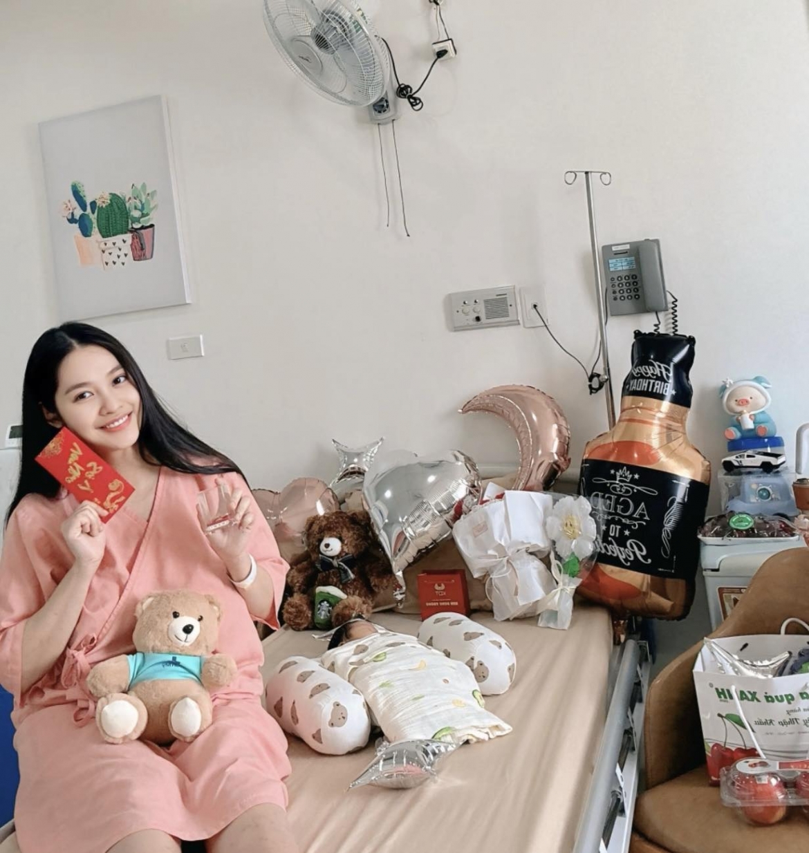 sao viet 27 1 hoa hau nong thuy hang sinh con dau long hinh anh 1