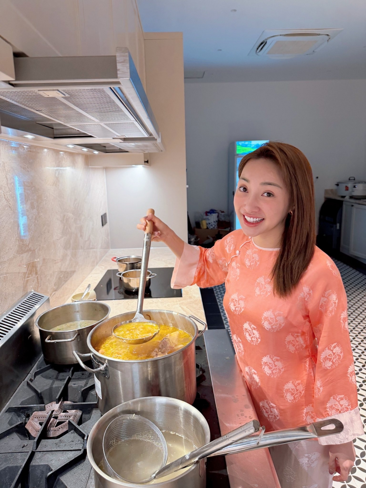 sao viet 19 1 vo chong trang nhung ky niem 10 nam ngay cuoi hinh anh 8