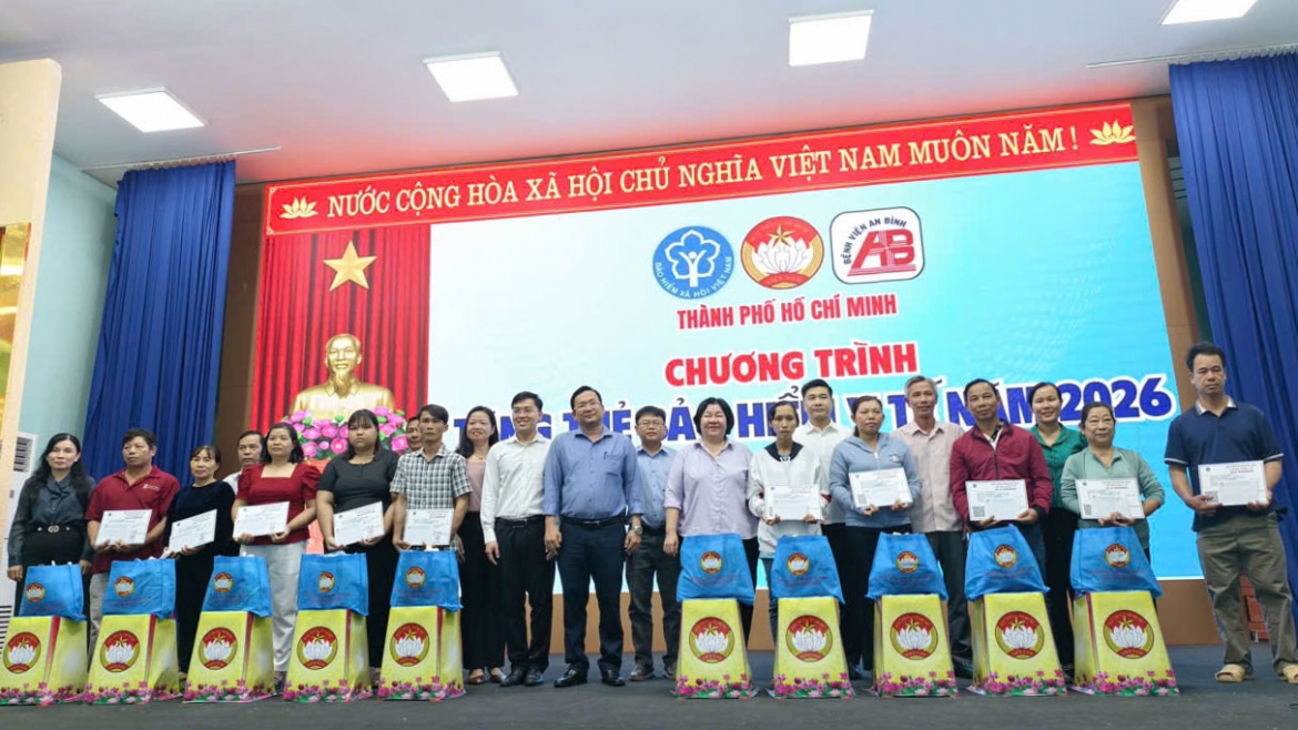 mang tet am den voi ba con vung xa o tp. ho chi minh hinh anh 2