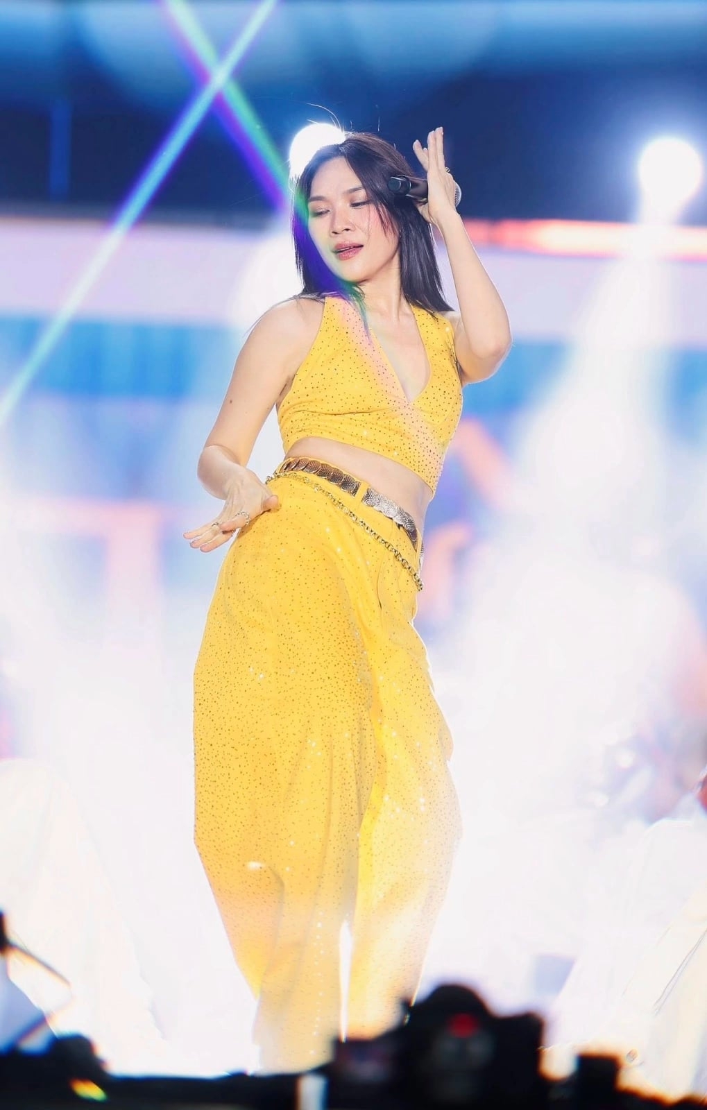 sao viet 21 1 phuong nhi va chong doi anh dai dien doi truoc them dam cuoi hinh anh 4