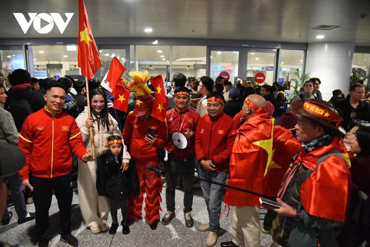 vietnam u23 welcomed home by fans after asian cup campaign picture 8
