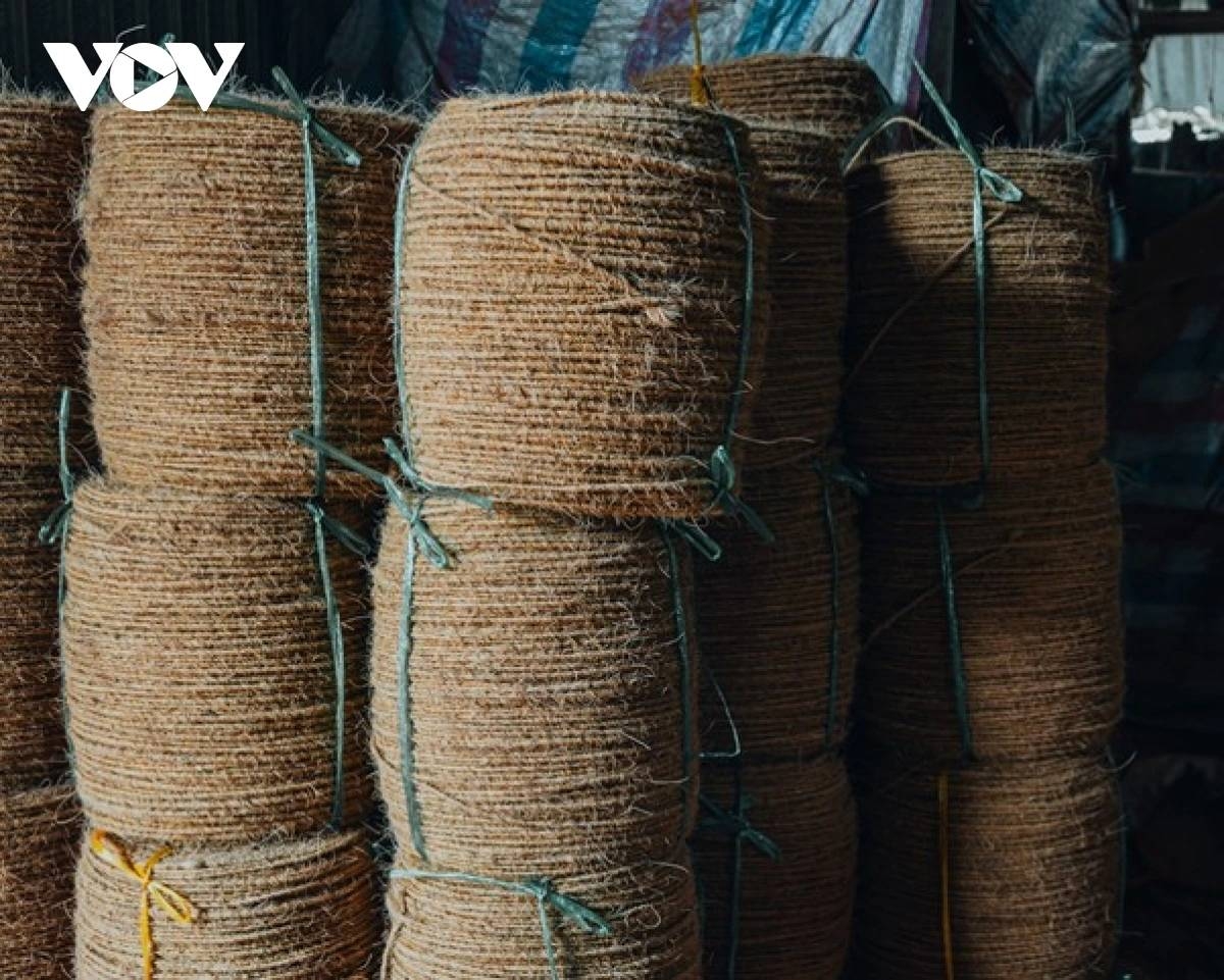 coconut fiber craft thrives along the banks of the thom river picture 9