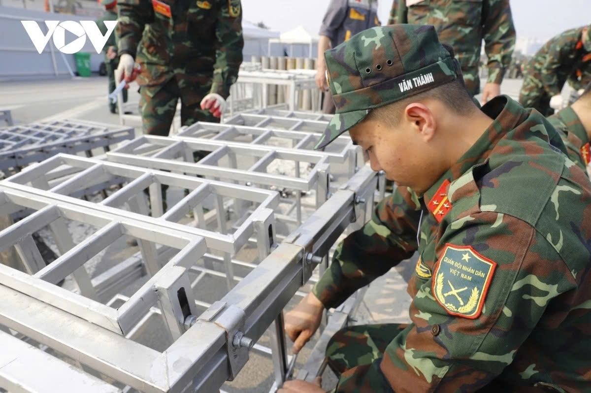 hanoi prepares fireworks display to mark 14th national party congress picture 9