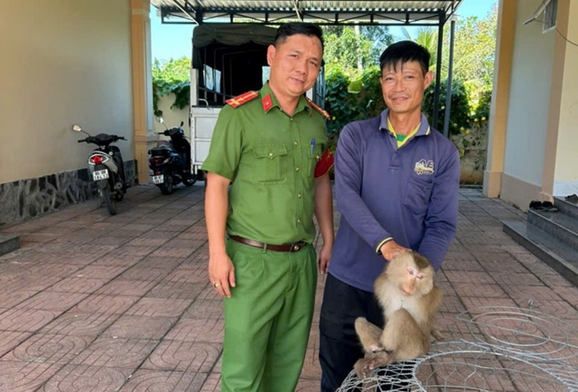 phat hien 1 ca the khi bi mac luoi tai chuong ga nha dan o lam Dong hinh anh 1