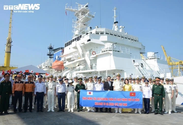 japan coast guard patrol vessel akitsushima visits da nang picture 1