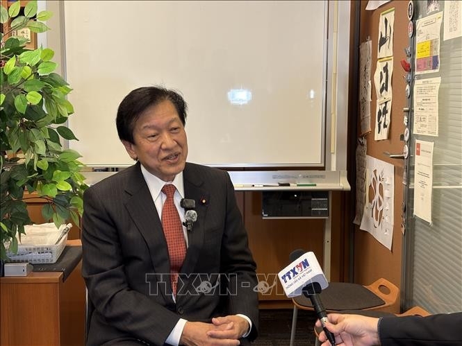 communist party of vietnam plays key role in building peace japanese official picture 1