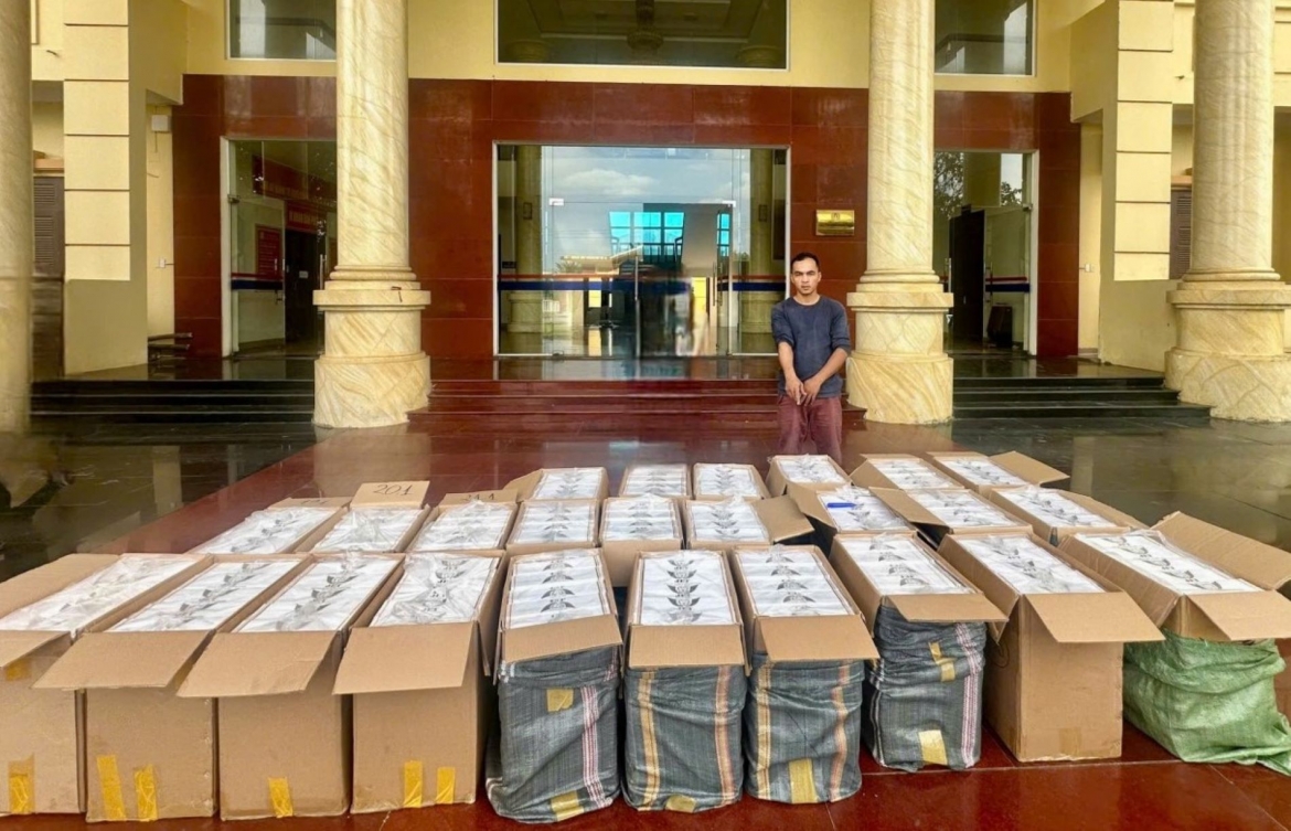 ngan chan vu van chuyen 12.500 bao thuoc la lau o quang tri hinh anh 1