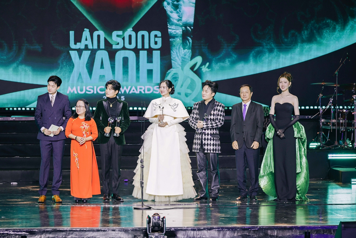 hoa minzy va bac bling thang lon o giai lan song xanh 2025 hinh anh 4