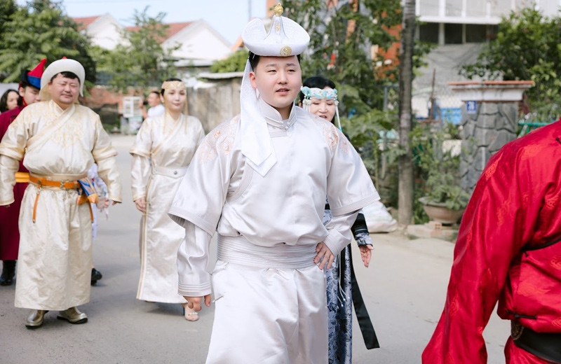 co gai khanh hoa lay chong mong co, nha trai dem 6 trap la lung den hoi cuoi hinh anh 2