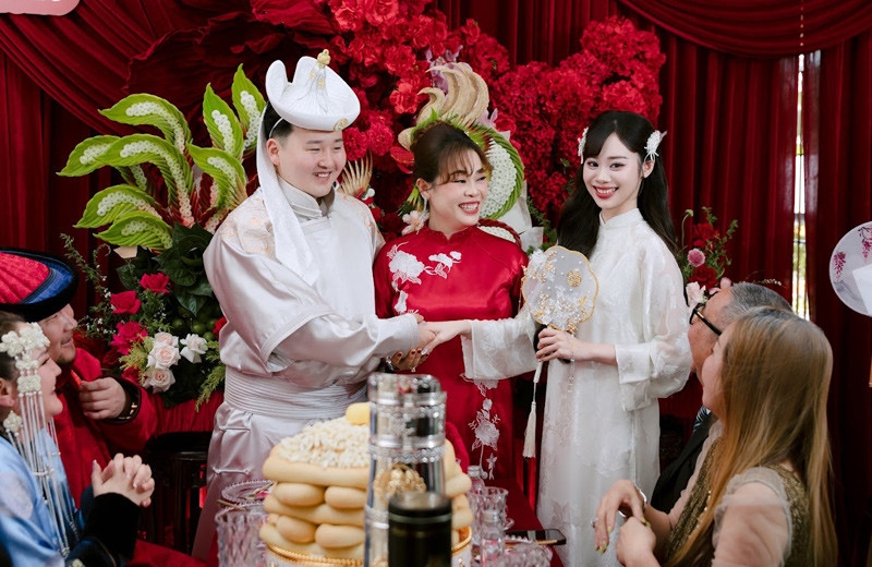 Cô gái Khánh Hòa lấy chồng Mông Cổ, nhà trai đem 6 tráp ‘lạ lùng’ đến hỏi cưới