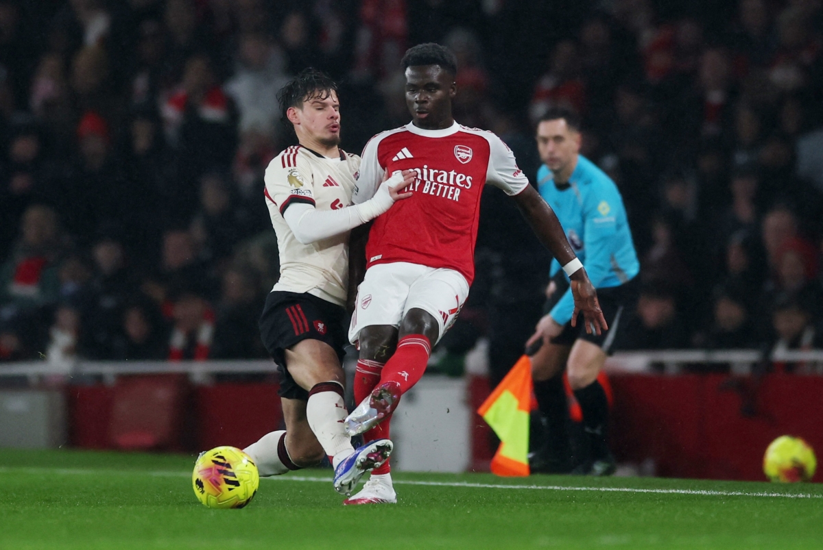 ngoai hang anh nam 2026 arsenal vuot troi, man city gap kho khan hinh anh 1