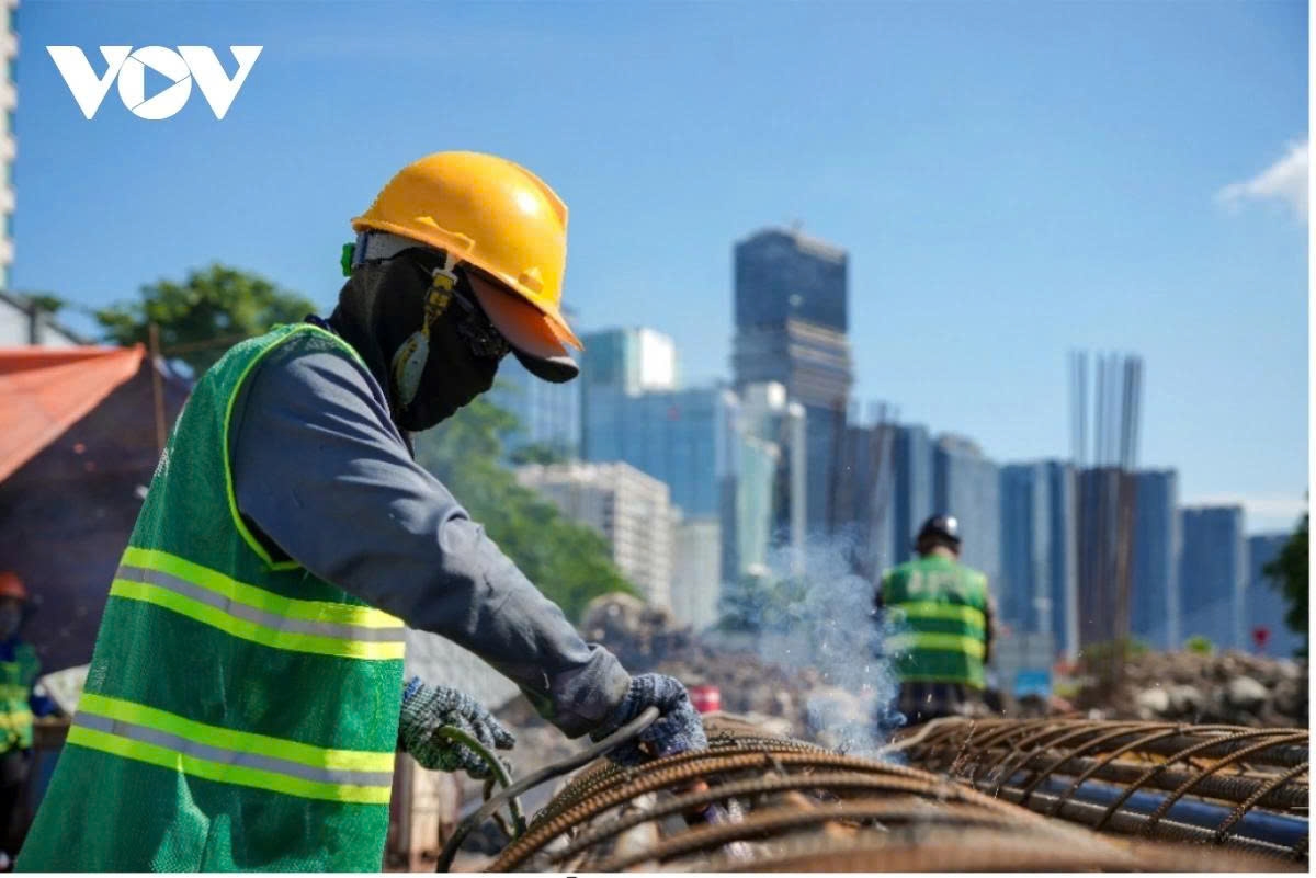 nhon nhip thi cong cau di bo qua song sai gon hinh anh 2