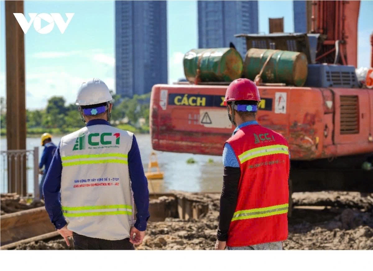 nhon nhip thi cong cau di bo qua song sai gon hinh anh 3