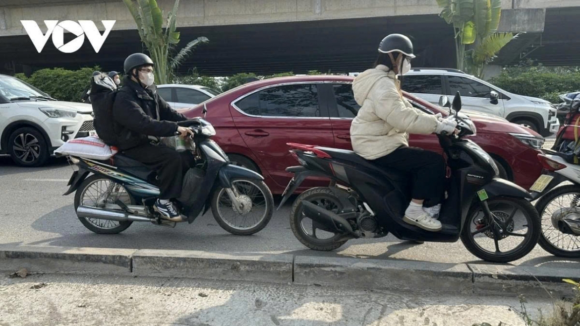 thoi tiet hom nay 8 1 ha noi ret sau xuong 8 do c do khong khi lanh tang cuong hinh anh 1