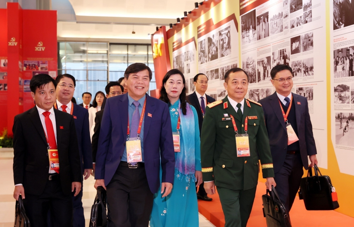 cac dai bieu thao luan tai hoi truong ve cac van kien Dai hoi xiv hinh anh 8