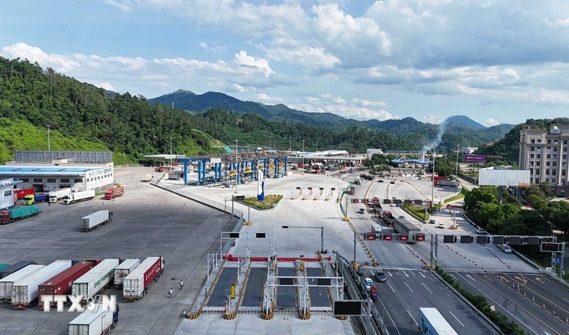 china s youyi guan border gate accelerates customs clearance ahead of tet picture 1