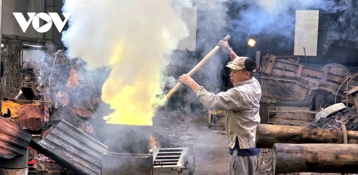 bronze casting village in thanh hoa fires up for lunar new year orders picture 4