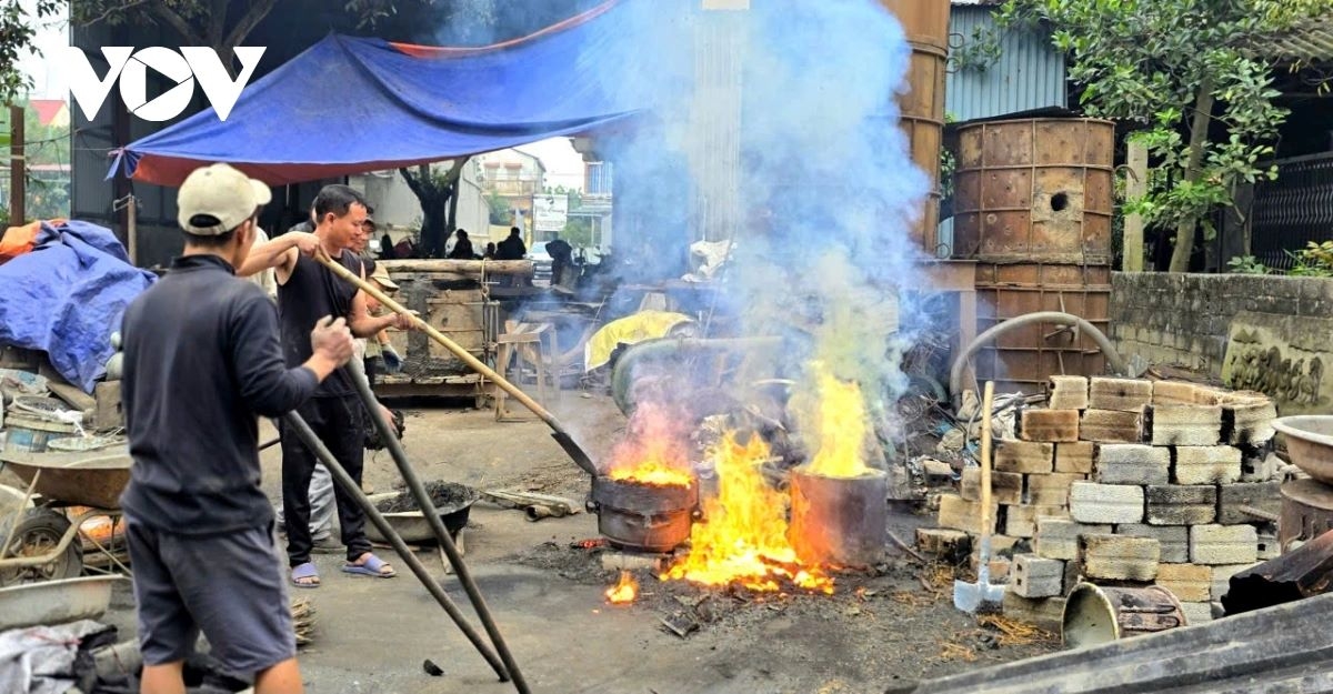 bronze casting village in thanh hoa fires up for lunar new year orders picture 5