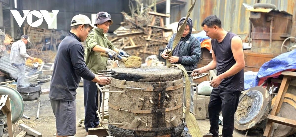 bronze casting village in thanh hoa fires up for lunar new year orders picture 9