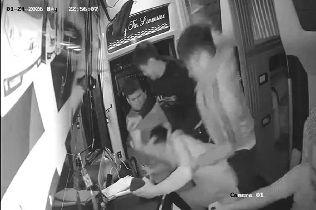 Điều tra vụ phụ xe khách bị nhóm người lạ mặt hành hung dã man ngay trên ca-bin