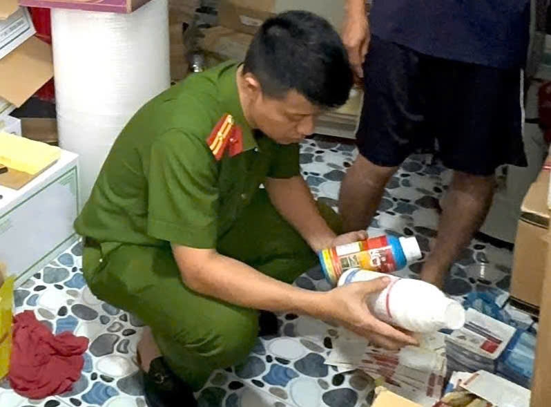 Triệt phá đường dây thuốc bảo vệ thực vật giả liên tỉnh, thu giữ 21.000 sản phẩm