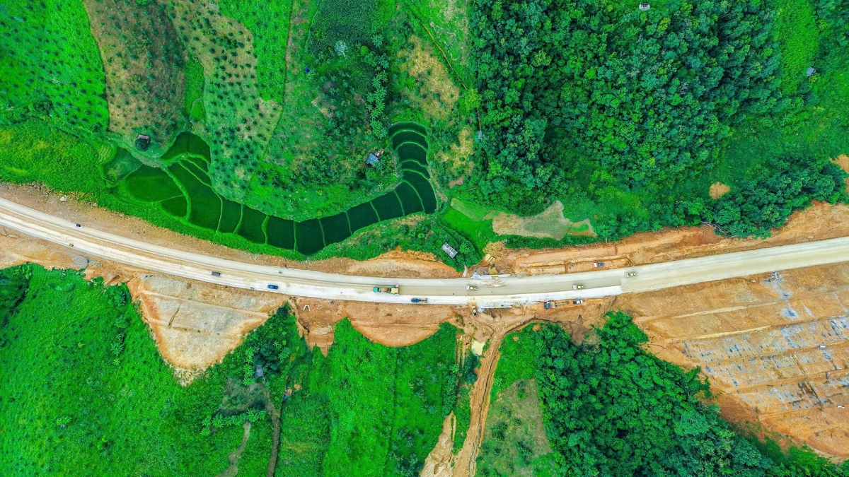 cao toc Dong Dang - tra linh ket tinh y Dang, long dan noi vung bien cao bang hinh anh 4
