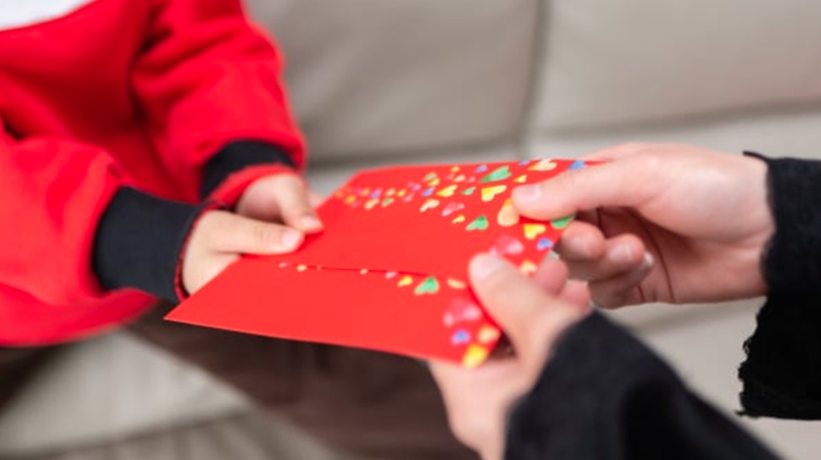 Tự ý "giữ giùm" tiền lì xì của con, cha mẹ có thể bị phạt tới 30 triệu đồng