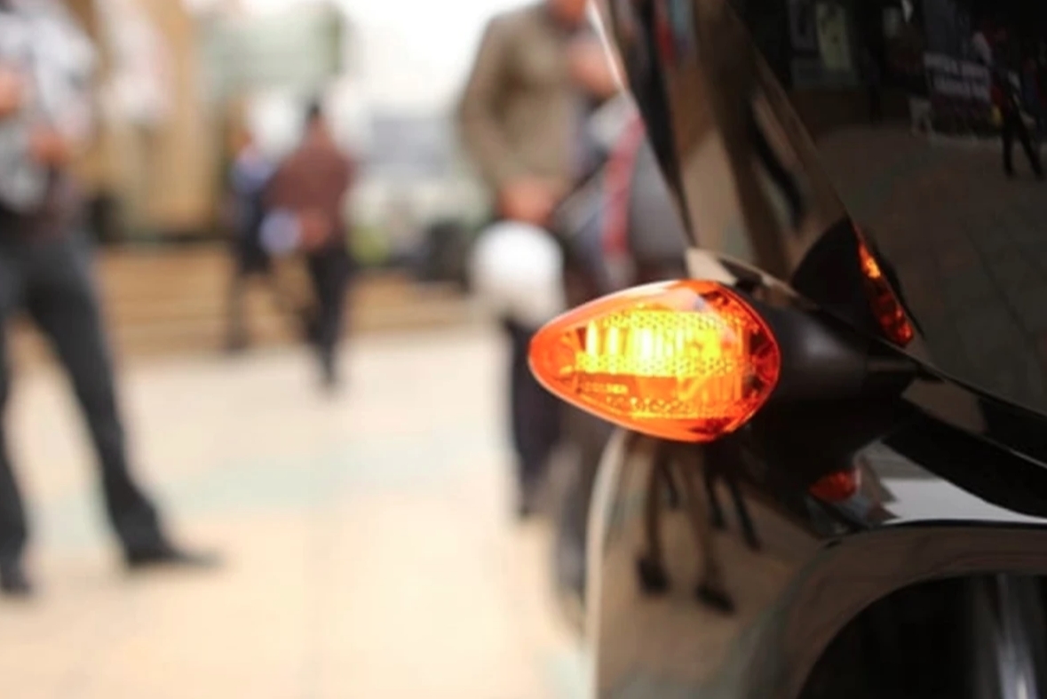 Năm 2026, xe máy chuyển hướng không xi nhan có thể bị phạt đến 14 triệu đồng