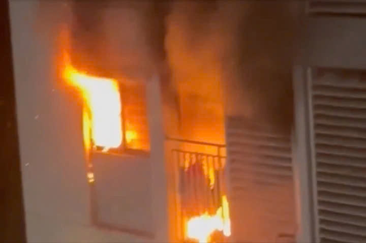 Thông tin mới nhất vụ cháy căn hộ chung cư ở TP.HCM: Người mẹ tiên lượng xấu