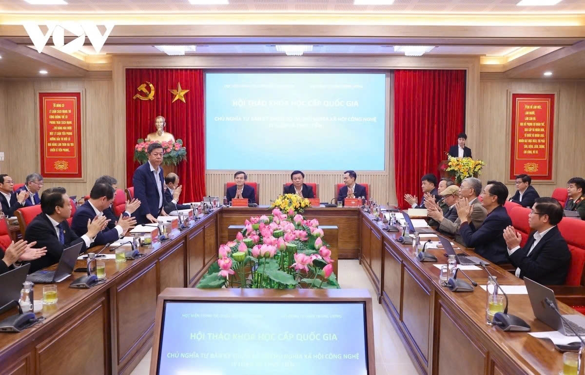 seminar discusses digital capitalism and technological socialism picture 1