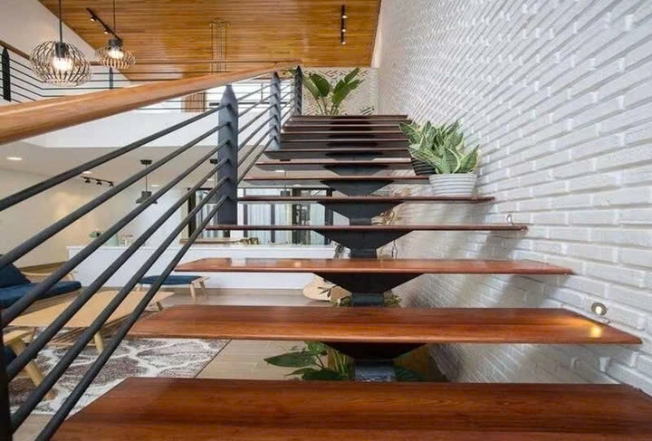 cau thang xuong ca duoc nhieu gia dinh nha pho lua chon, vi sao hinh anh 3