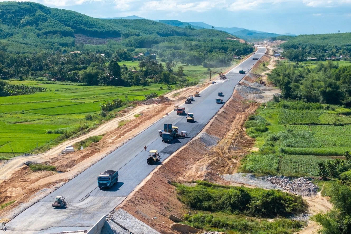 Vì sao nhà thầu cao tốc Vinh - Thanh Thủy đề nghị điều chỉnh giá vật liệu?
