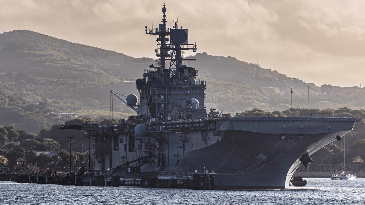 vi sao my su dung tau chien uss iwo jima trong vu bat giu ong maduro hinh anh 1